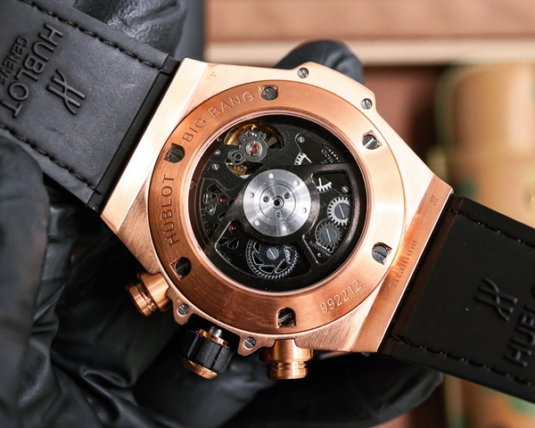 ウブロコピー時計着用イメージ